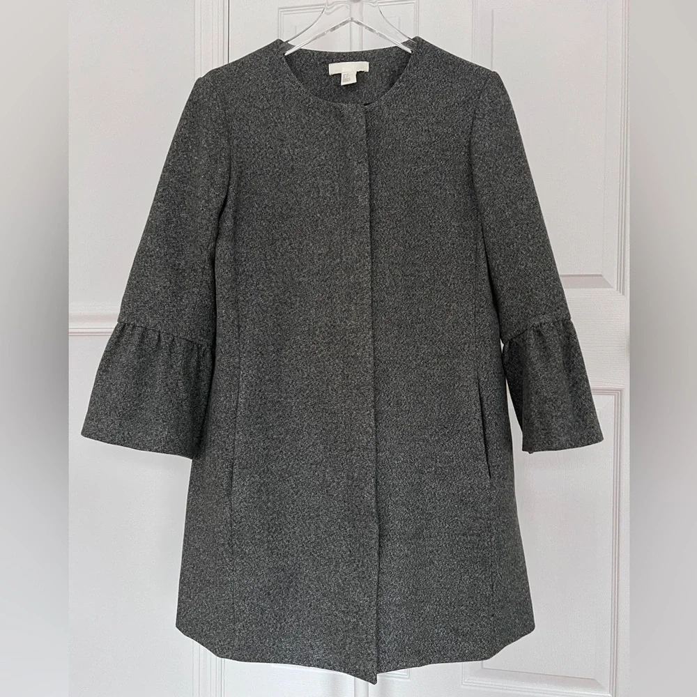 H&M gray coat collarless zip front ruffled bell sleeves Women's US8 EU38